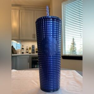 Starbucks 'Cobalt Blue Pearl Grid' Glitter
Tumbler BRAND NEW. NWT. Great color!